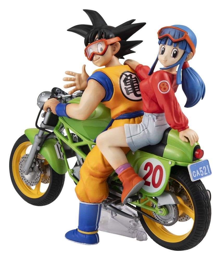 Figurine Dragon Ball Z Son Goku et Chichi de 15 cm de la marque Megahouse sur un bureau, détails colorés et expressifs.