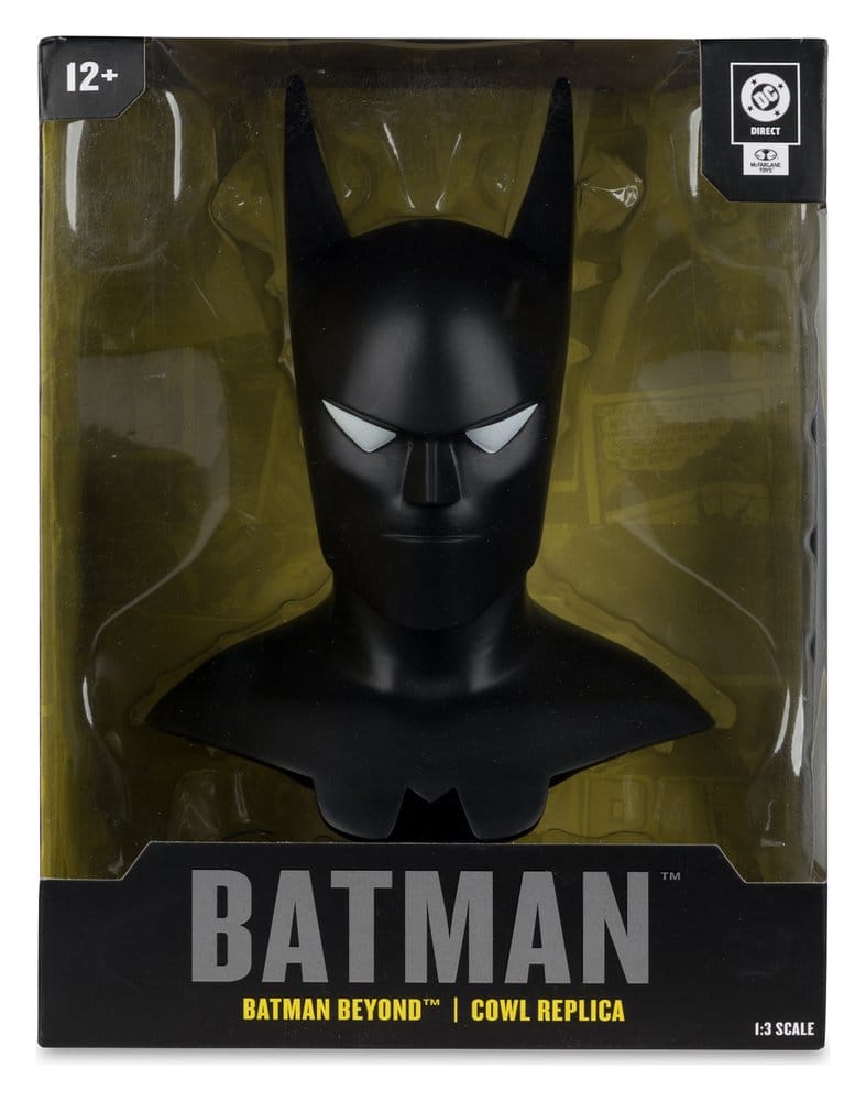 Figurine Batman Beyond de McFarlane Toys, version Échelle 1:3, personnage de DC Comics avec costume noir et détails lumineux.