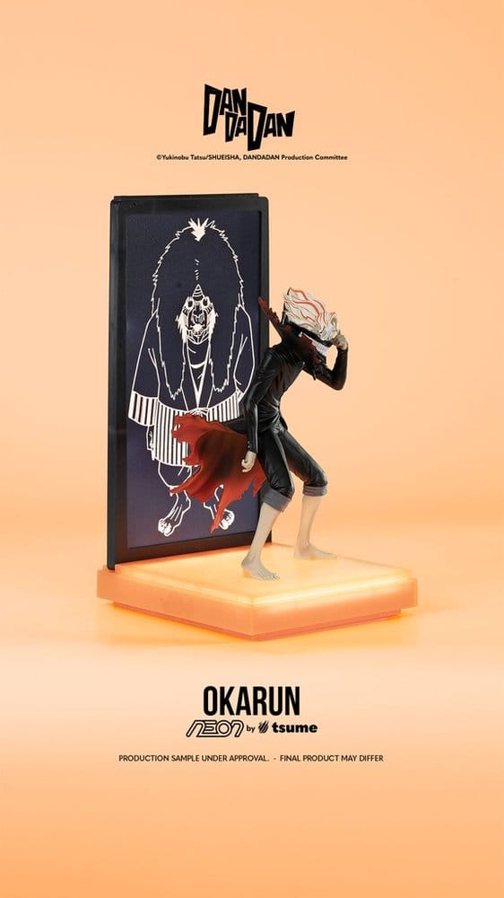 Figurine Okarun Neon Dandadan de Tsume, 25 cm, en plastique, montrant le personnage avec son éclairage néon brillant.