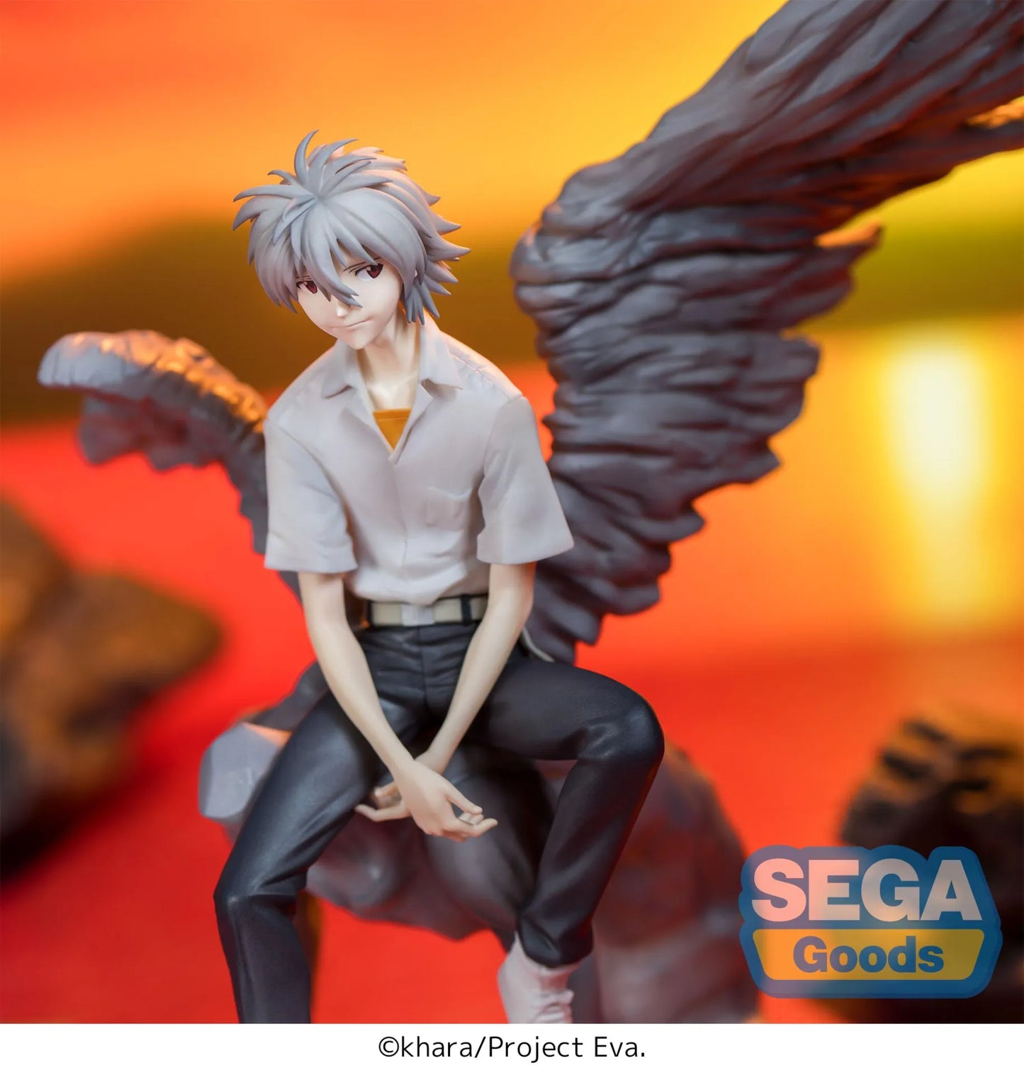 Figurine Kaworu Luminasta Rebuild of Evangelion par Sega, personnage d'anime avec détails colorés et pose dynamique.