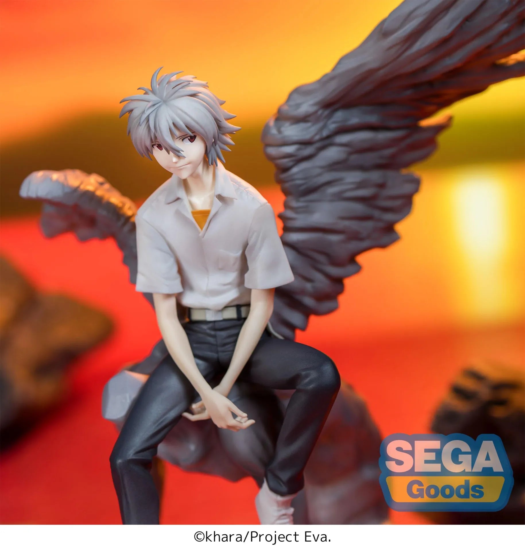 Figurine Kaworu Luminasta Rebuild of Evangelion par Sega, personnage d'anime avec détails colorés et pose dynamique.