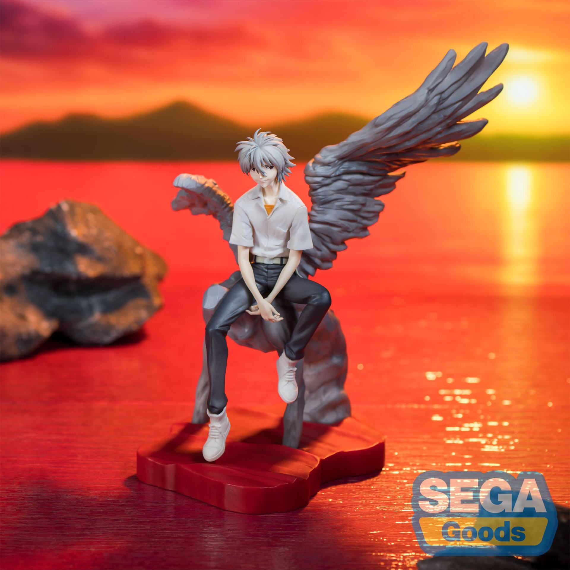 Figurine Kaworu Luminasta de Rebuild of Evangelion, Sega, représentant le personnage avec détails colorés et pose dynamique.