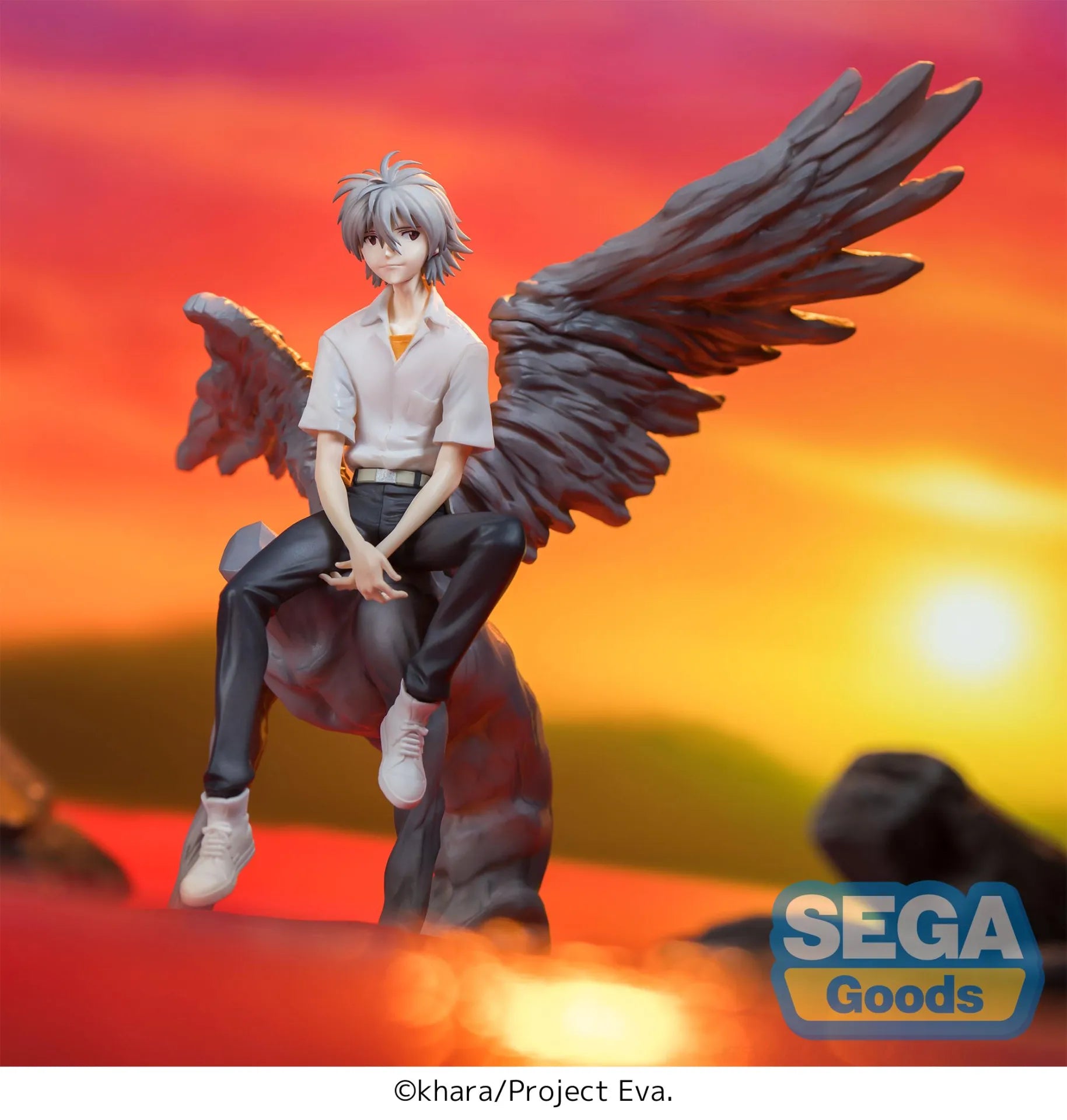 Figurine Kaworu Luminasta de Rebuild of Evangelion par Sega, représentant le personnage avec détails précis et couleurs vives.