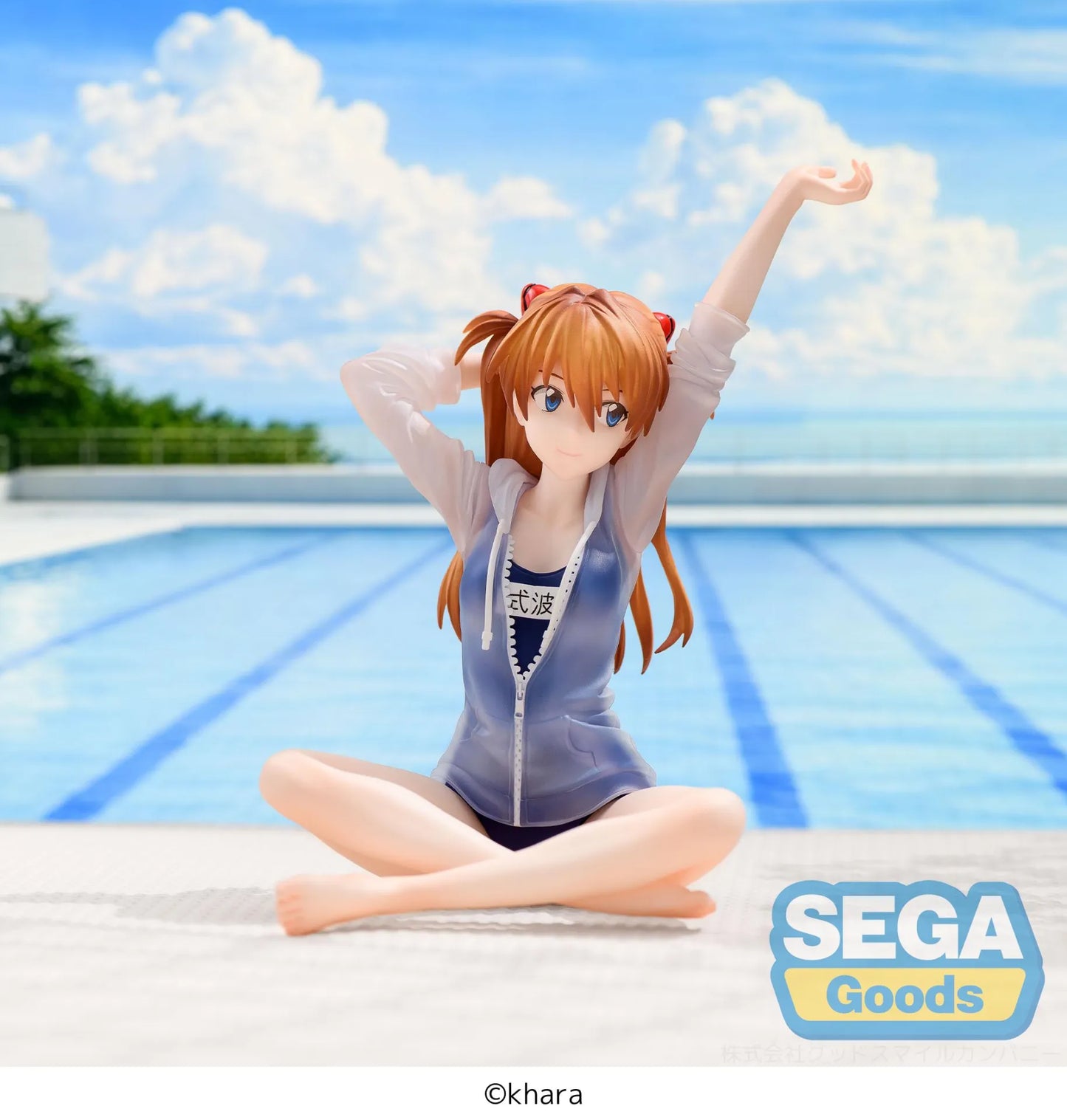 Figurine Sega Rebuild de Evangelion Asuka en maillot scolaire, détail finement sculpté, base de présentation.