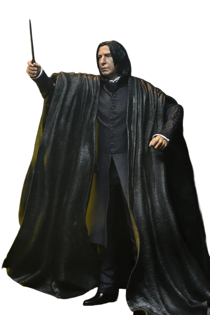 Figurine de Severus Rogue de la collection Harry Potter Legacy, Neca, 17 cm, détail précis et pose réaliste.