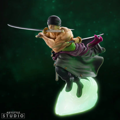Figurine phosphorescente Zoro Roronoa de 18 cm de la collection One Piece SFC par Abystyle, montrant Zoro en pose dynamique.