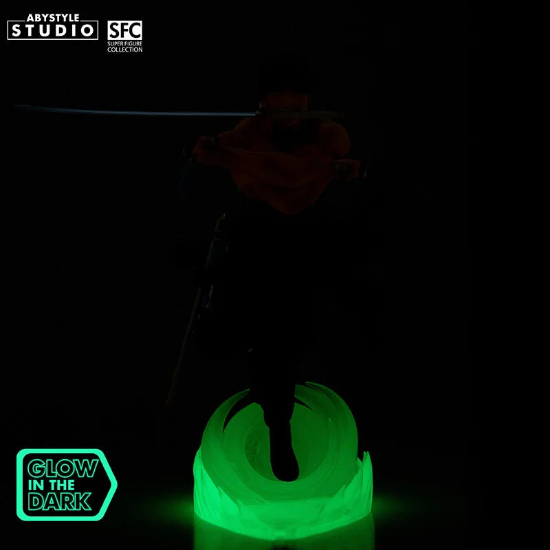 Figurine phosphorescente Zoro Roronoa, 18 cm, Abystyle, personnage de One Piece, détaillée et réaliste.