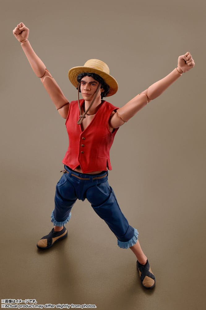 Figurine Monkey D. Luffy de la série One Piece, S.H. Figuarts, 14cm, par Bandai, vue de face avec détails colorés.