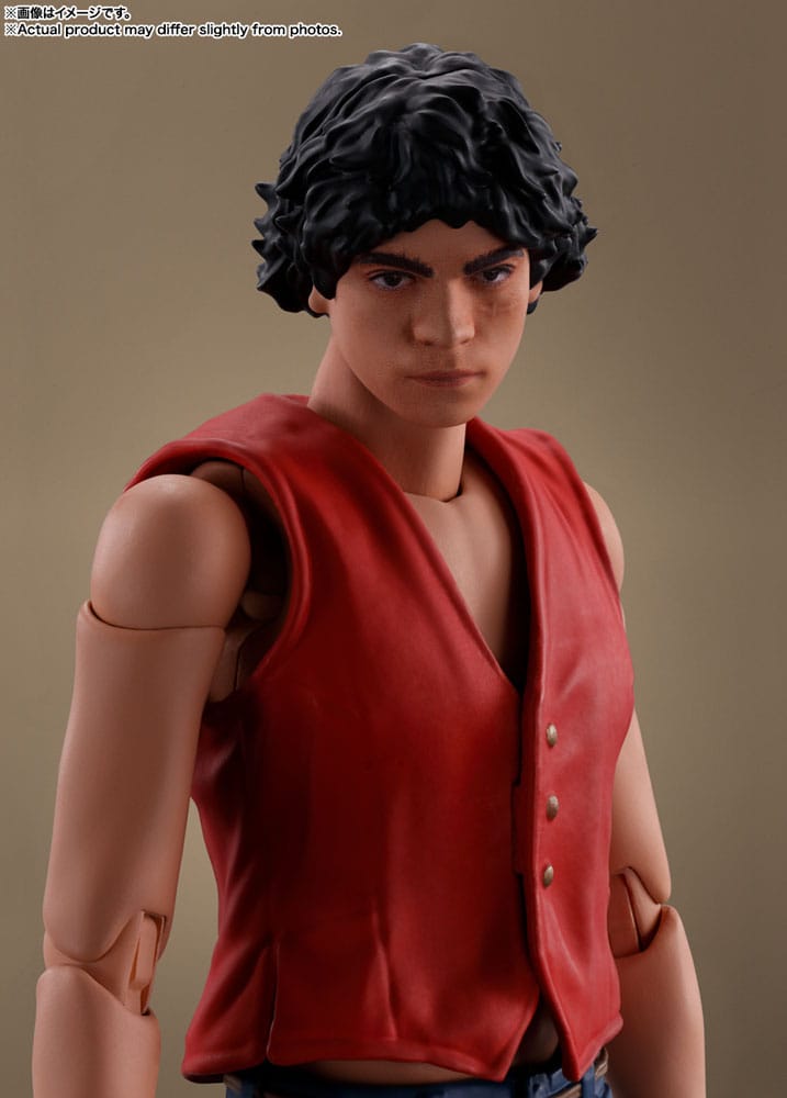 Figurine Monkey D. Luffy de One Piece Netflix, Bandai S.H. Figuarts, 14 cm, personnage en pose dynamique.
