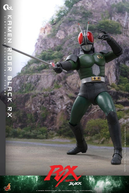 Figurine Kamen Rider Black RX de 31 cm de Hot Toys, pose détaillée et costume emblématique du héros japonais.