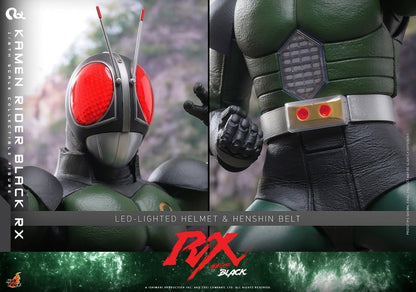Figurine Kamen Rider Black RX de 31 cm de Hot Toys, pose détaillée et costume fidèle à la série.