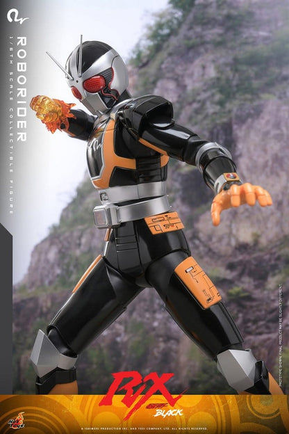 Figurine Kamen Rider Black RX RoboRider de 31 cm de Hot Toys, personnage de la série tokusatsu avec détails réalistes.