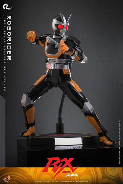 Figurine Kamen Rider Black RX RoboRider de 31 cm par Hot Toys, figurine détaillée du héros de la série tokusatsu.