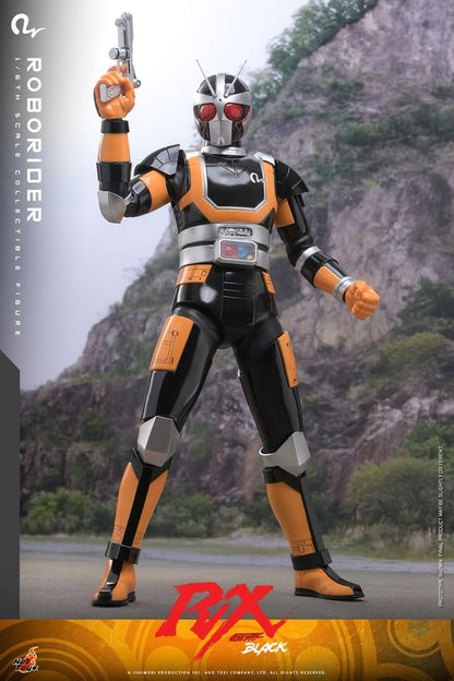 Figurine Kamen Rider Black RX RoboRider de 31 cm de Hot Toys, personnage de la série Kamen Rider, en pose détaillée.