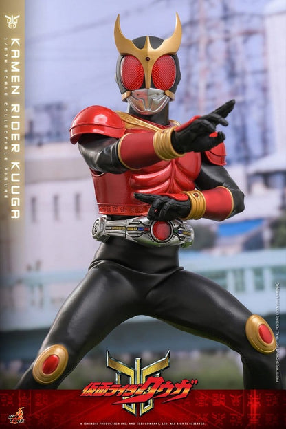 Figurine Kamen Rider Kuuga 1/6 de 31 cm de Hot Toys, détail précis et pose dynamique, personnage de la série Kamen Rider.