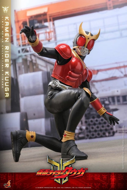 Figure Kamen Rider Kuuga 1/6 de 31 cm de la marque Hot Toys, détaillée avec costume et accessoires.