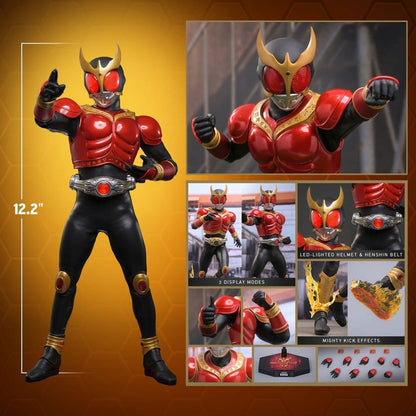 Figurine Kamen Rider Kuuga 1/6 de 31 cm de la marque Hot Toys, détaillée et posée dans une scène dynamique.