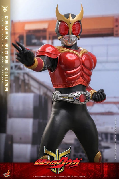 Figurine Kamen Rider Kuuga 1/6 de 31 cm de Hot Toys, pose dynamique, détails précis, costume coloré et fidèle au personnage.