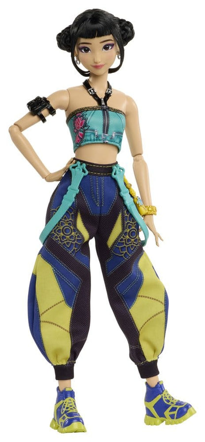 Poupée KPop Demon Hunters Zoey Mattel, personnage HUNTR/X avec détail coloré, cheveux longs et tenue de style artistique.