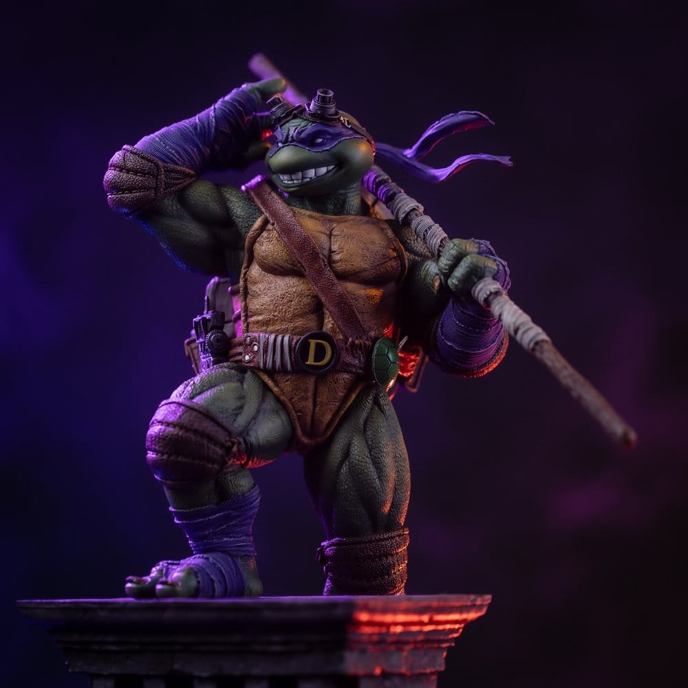 Figurine Donatello Tortues Ninja 1/10 Art Scale Iron Studios, statuette de 32 cm avec détails colorés et poses dynamiques.