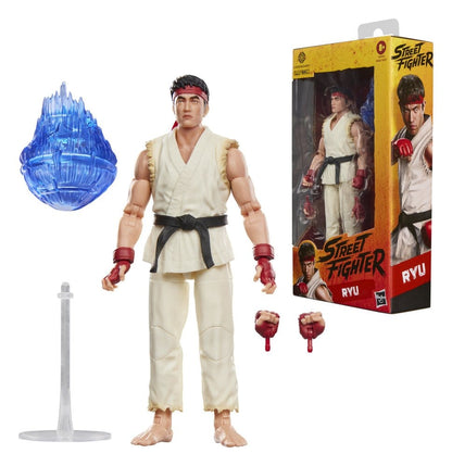 Figurine Ryu Street Fighter Hasbro de 15 cm avec détails de costume et expression de combat, vue de face sur fond neutre.