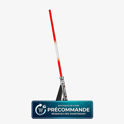 Figurine Sabre Laser Force FX Elite Maul de la série Star Wars Black Series, posée avec sabre laser noir et détails précis.