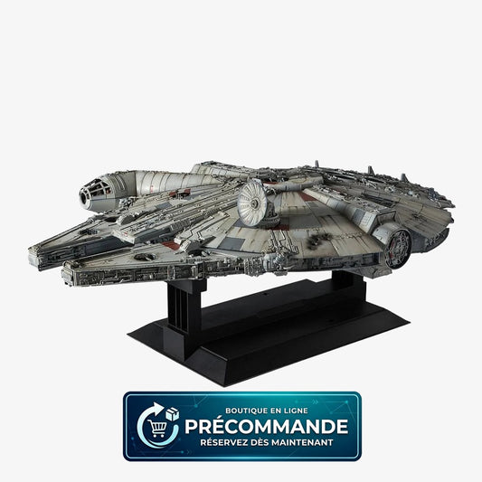 Figurine du modèle réduit Star Wars Millennium Falcon, 48 cm, de la marque Hasbro, avec détails réalistes et finitions précises.