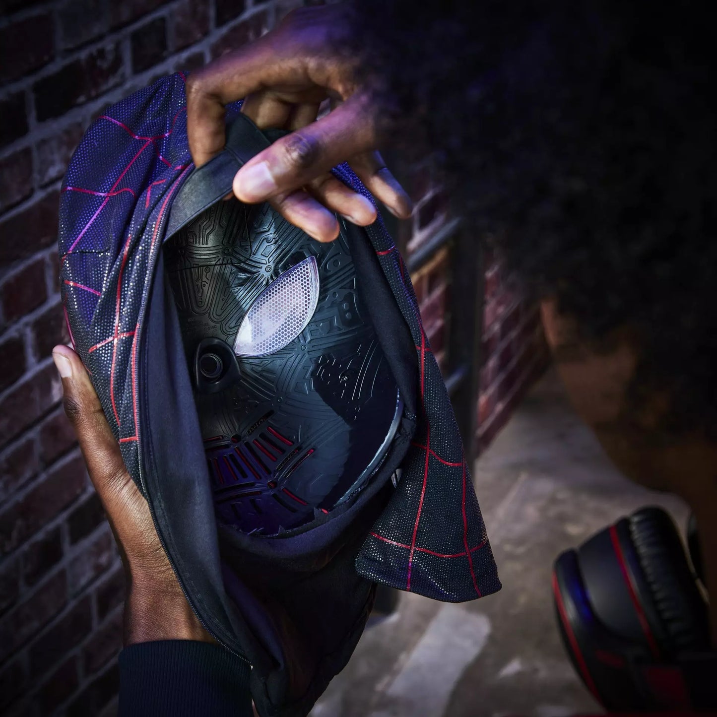Marvel Legends – Masque expressif électronique Spider-Man: Miles Morales 1/1