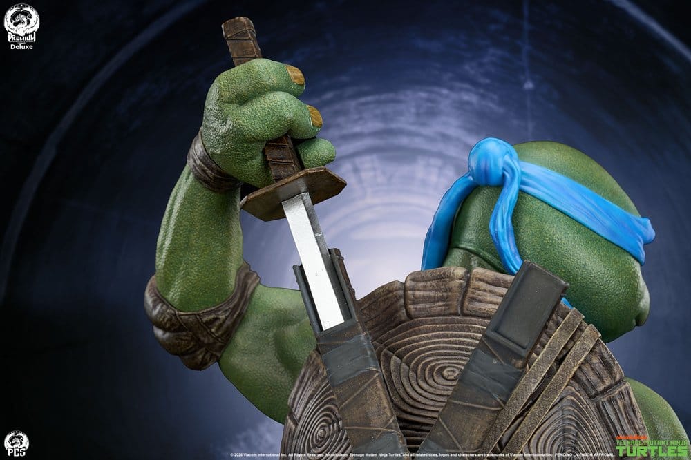 Statuette Leonardo TMNT en échelle 1/3 de la collection Toys Legacy, figurine détaillée des Tortues Ninja.