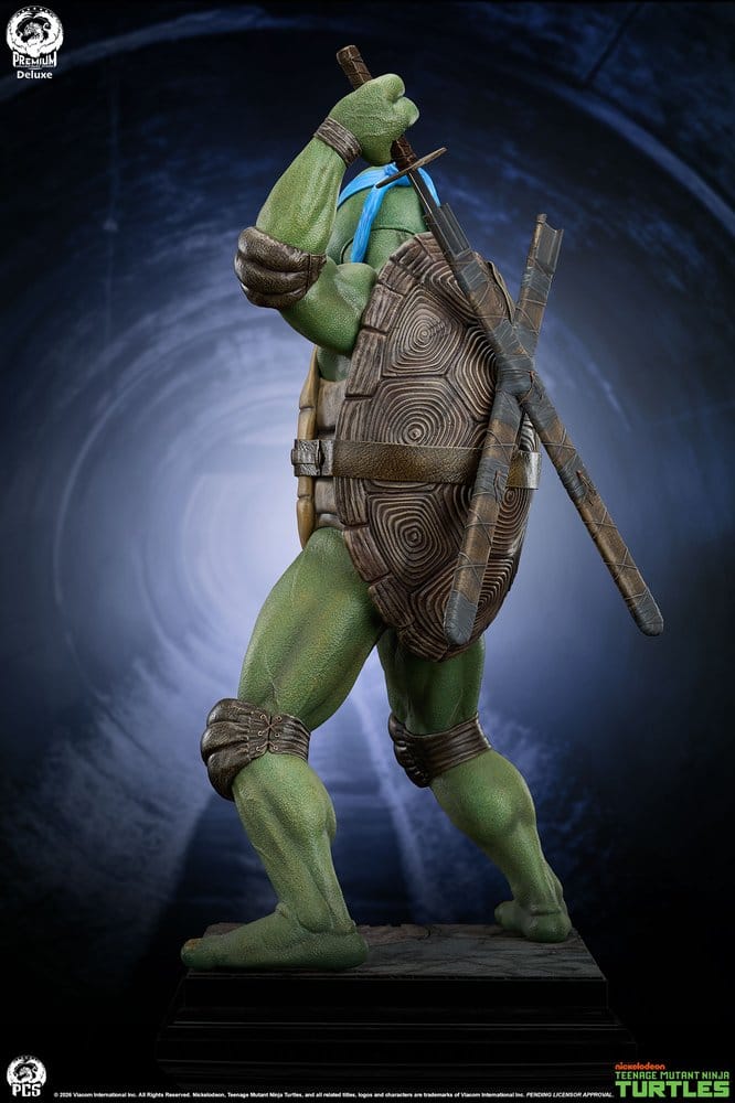 Statuette Leonardo TMNT en échelle 1/3, édition Deluxe, collection Toys Legacy, représentant la tortue ninja en action.