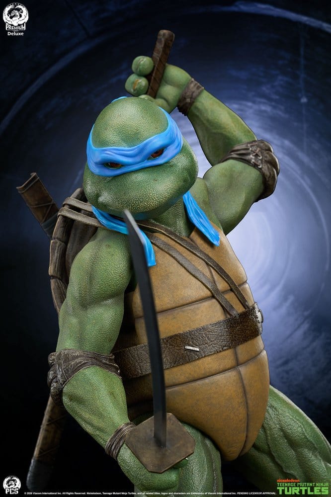 Statue Leonardo TMNT, figurine de collection en plastique à l’échelle 1/3 de la Toys Legacy Collection, pose dynamique.
