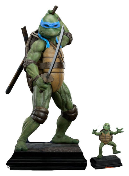 Statuette Leonardo TMNT, édition Deluxe, taille 1/3, figurine collectible de la collection Toys Legacy, visible en détail.