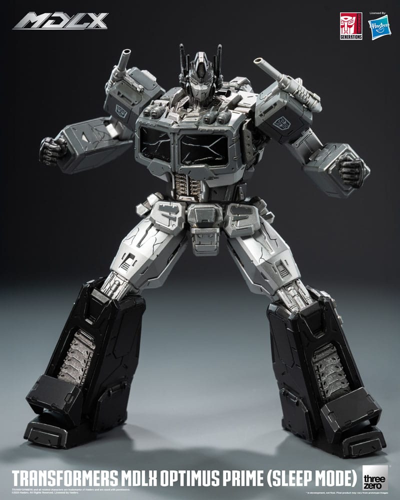 Figurine Transformers MDLX Optimus Prime en mode veille, 18 cm, détail précis, fabriquée par Threezero, pose dynamique.