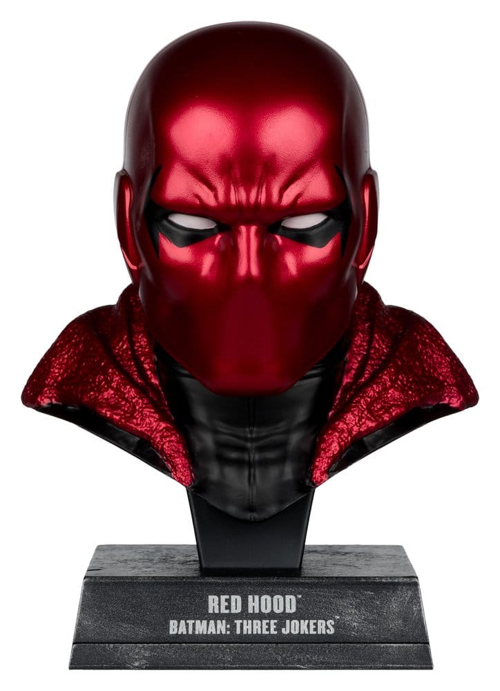 Figurine Batman Red Hood de McFarlane Toys, échelle 1:3, détail précis, costume rouge et noir, pose dynamique.