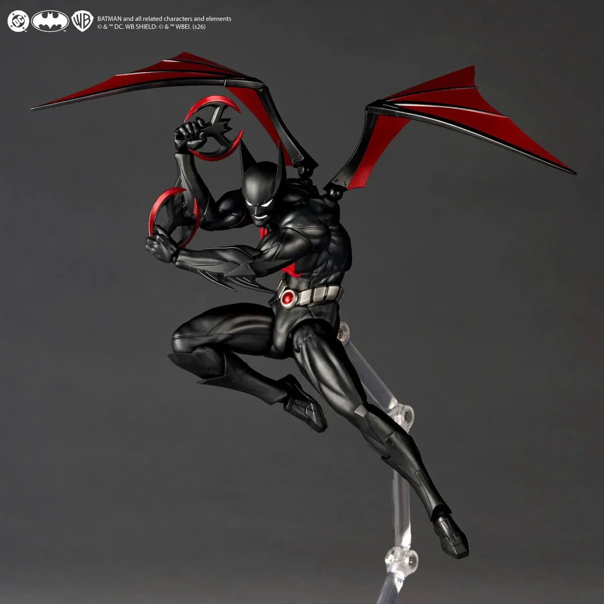 Figurine Revoltech Batman Beyond Classic Ver. d'action, personnage de Batman avec détails précis et posture dynamique.