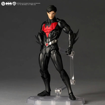 Figurine Revoltech Batman Beyond version classique, personnage de Batman avec costume futuriste, articulation détaillée.