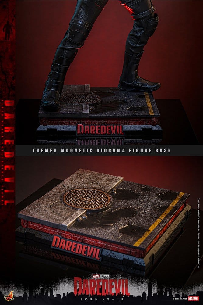 Figurine Daredevil 1/6 de Hot Toys, personnage Born Again, hauteur 30 cm, costume rouge avec détails réalistes.