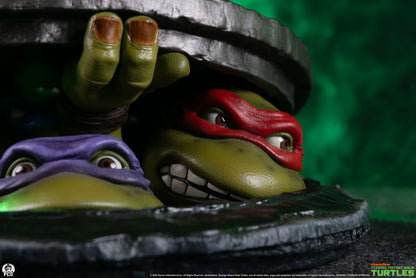 Statuette TMNT Teenage Mutant Ninja Turtles, édition de table miniature 1:4, par PCS Collectibles, personnage en pose détaillée.