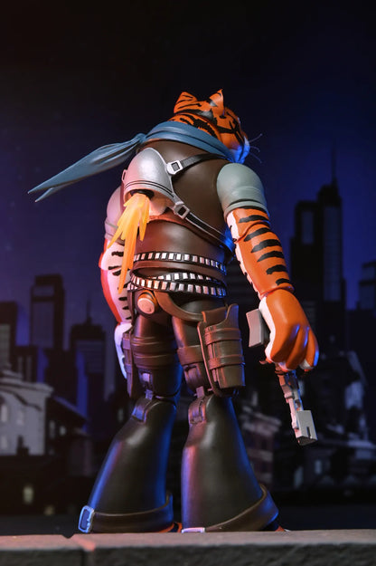 Figurine Neca Turtles Ninja Ultimate Tiger Claw, personnage de la série animée Teenage Mutant Ninja Turtles 2012, pose dynamique.