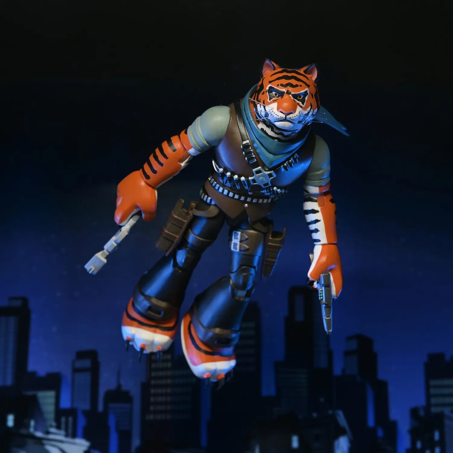 Figurine Neca Teenage Mutant Ninja Turtles Ultimate Trotues Ninja Tiger Claw 2012, personnage en pose dynamique, édition cartoon