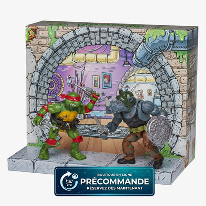 Figurines Tortues Ninja remasterisées de Raphael et Rocksteady de Playmates Toys, vues côte à côte sur fond blanc.