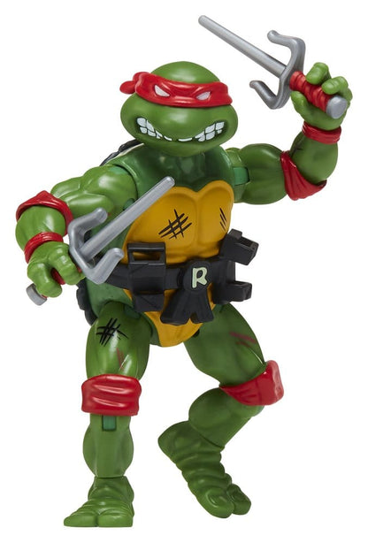 Figurine Tortues Ninja remasterisée de Raphael face à Rocksteady, jouet Playmates Toys, détails de personnages de la série animée.