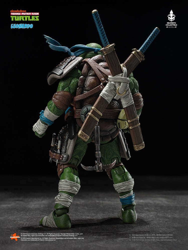 Figurine Leonardo Tortues Ninja TMNT, version deluxe de 20 cm, de la marque HeatBoy, montrant le héros en costume vert avec ses armes