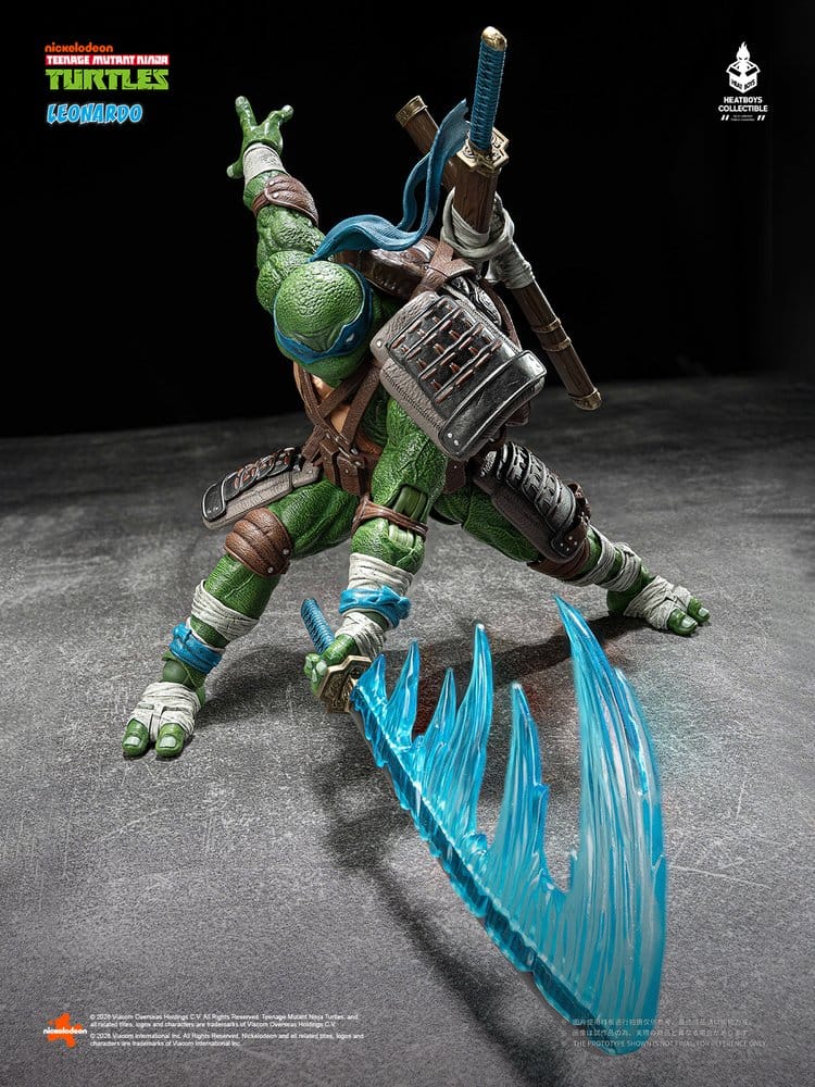 Figurine Leonardo Deluxe des Tortues Ninja TMNT, 20 cm, marque Heatboy, détail de la figurine de ninja en action.