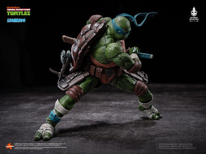 Figurine Leonardo Tortues Ninja TMNT Deluxe de 20 cm de HeatBoy, personnage en plastique avec détails colorés.