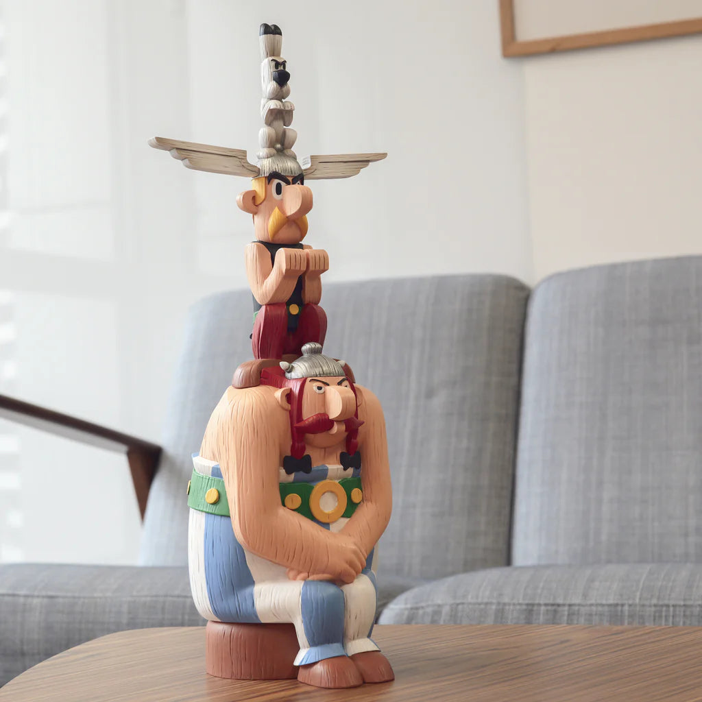 Figurine Plastoy Le Totem d’Astérix représentant un totem indiens avec Astérix, collection Prestige, détails colorés et sculptés.