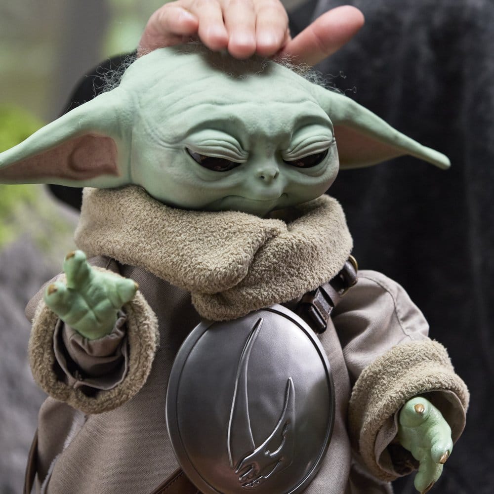 Figurine animatronique Star Wars Ultimate Grogu édition spéciale de 37 cm, fabriquée par Hasbro, montrant la figurine en détail.