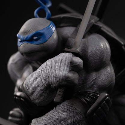 Tortues Ninja statuette 1/10 Art Scale Leonardo Black and White Variant 26 cm - Toys Legacy Collection