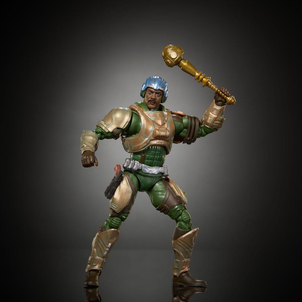 Figurine Man-At-Arms de la collection Masters of the Universe Movie Chronicles de Mattel, debout, vêtue de son armure.