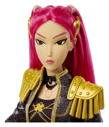 Poupée chantante Mattel KPop Demon Hunters HUNTR/X Mira « Golden » avec détails colorés et design de style KPop.